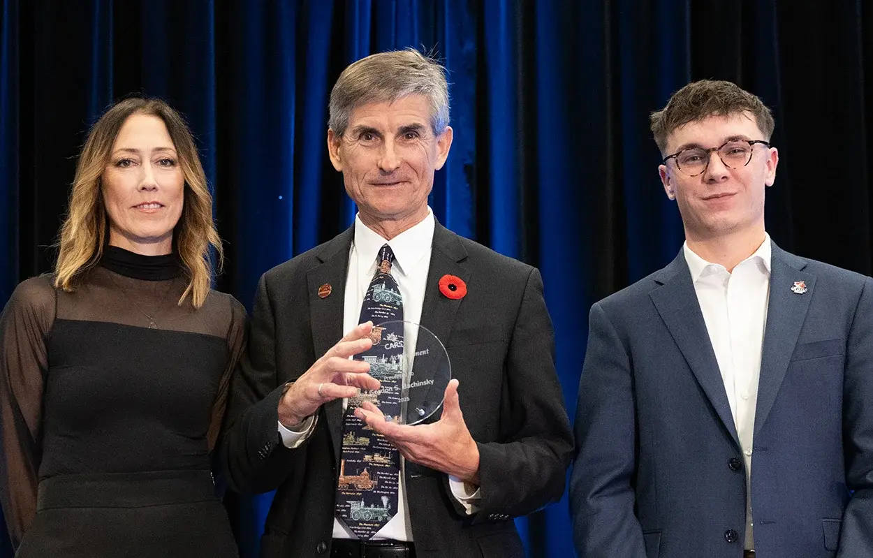 Gordon Bachinsky receiving Lifetime Achievement Award